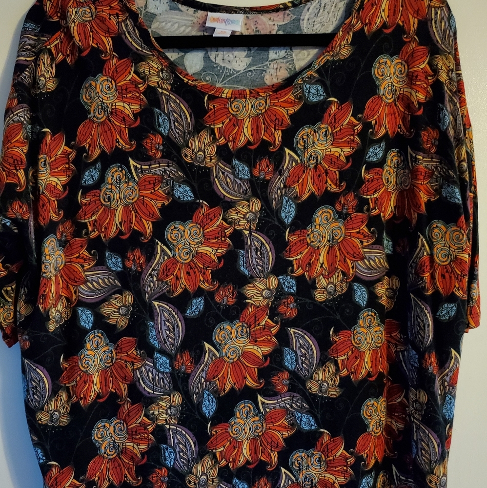 Lots of 3 Lularoe tunic tops